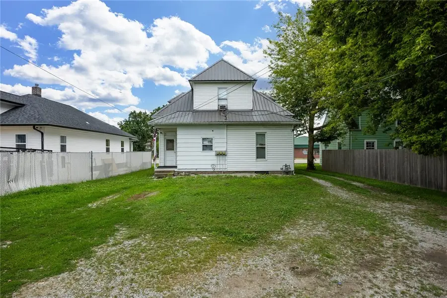 702 W Fayette Avenue, Effingham, IL 62401 - #3