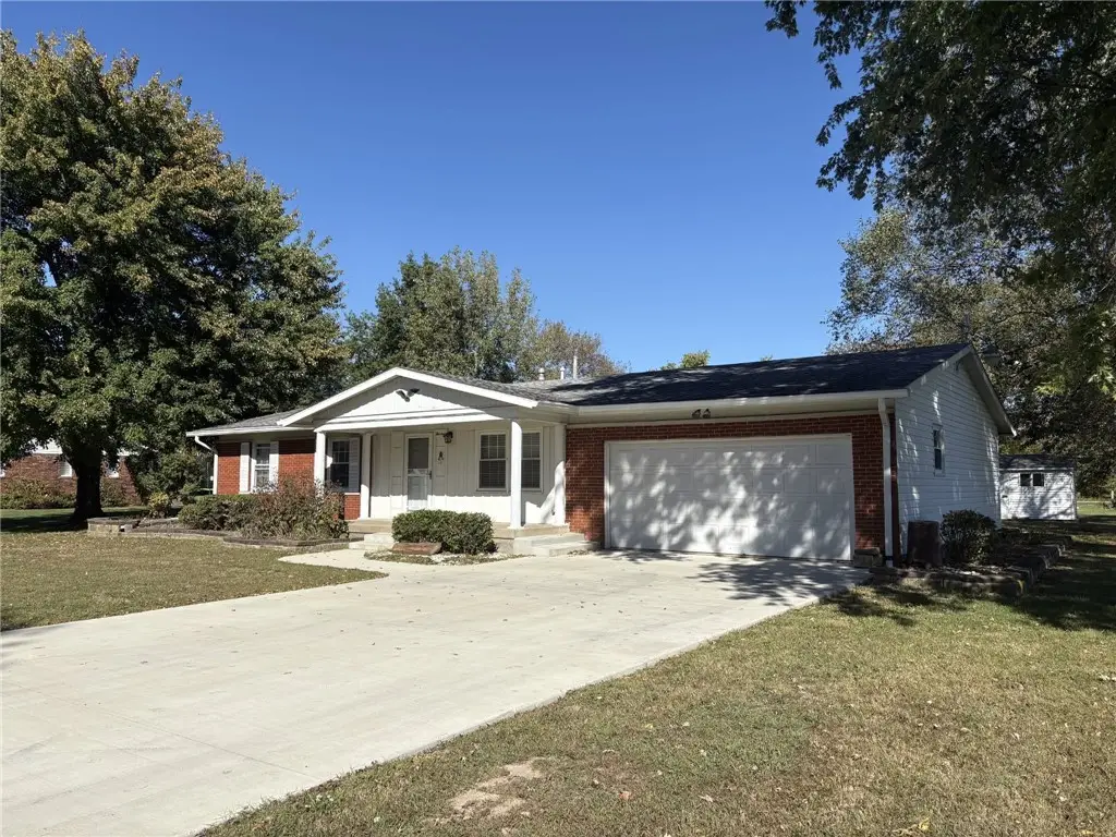 13 Carriage Lane, Newton, IL 62448 - #1