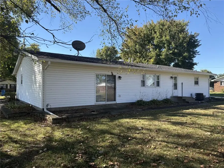 13 Carriage Lane, Newton, IL 62448 - #2
