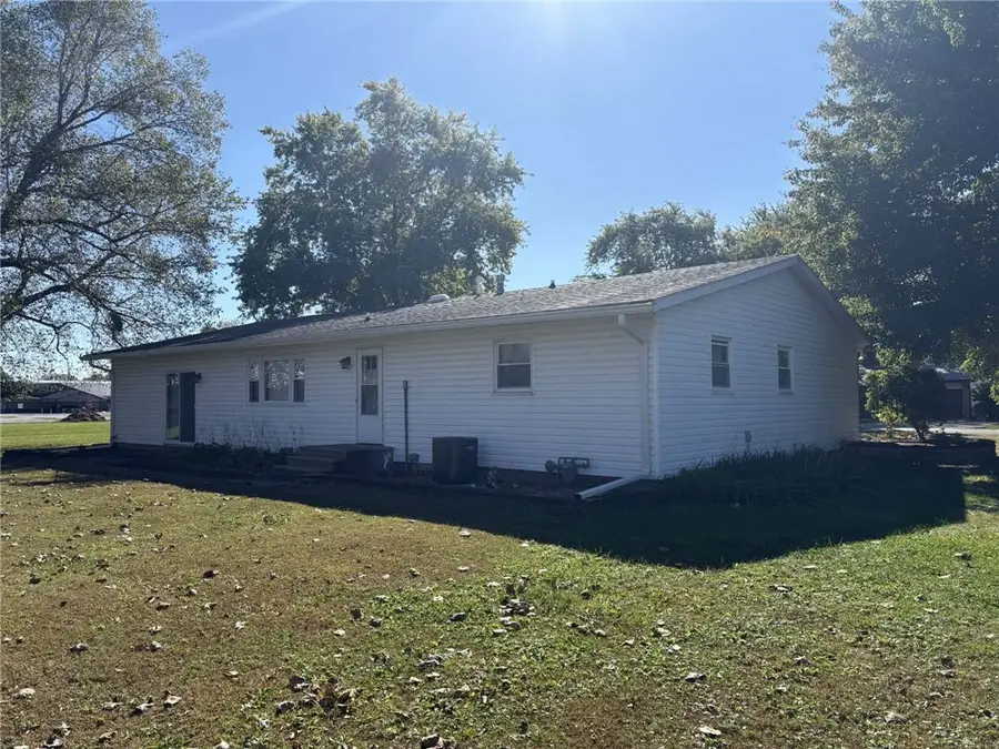 13 Carriage Lane, Newton, IL 62448 - #3
