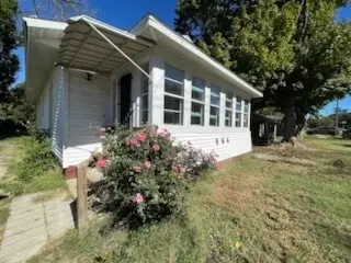 906 W Walnut Street, Robinson, IL 62454 - #1
