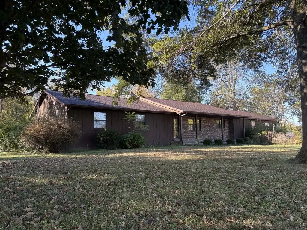12740 E State Highway 33, Newton, IL 62448 - #1