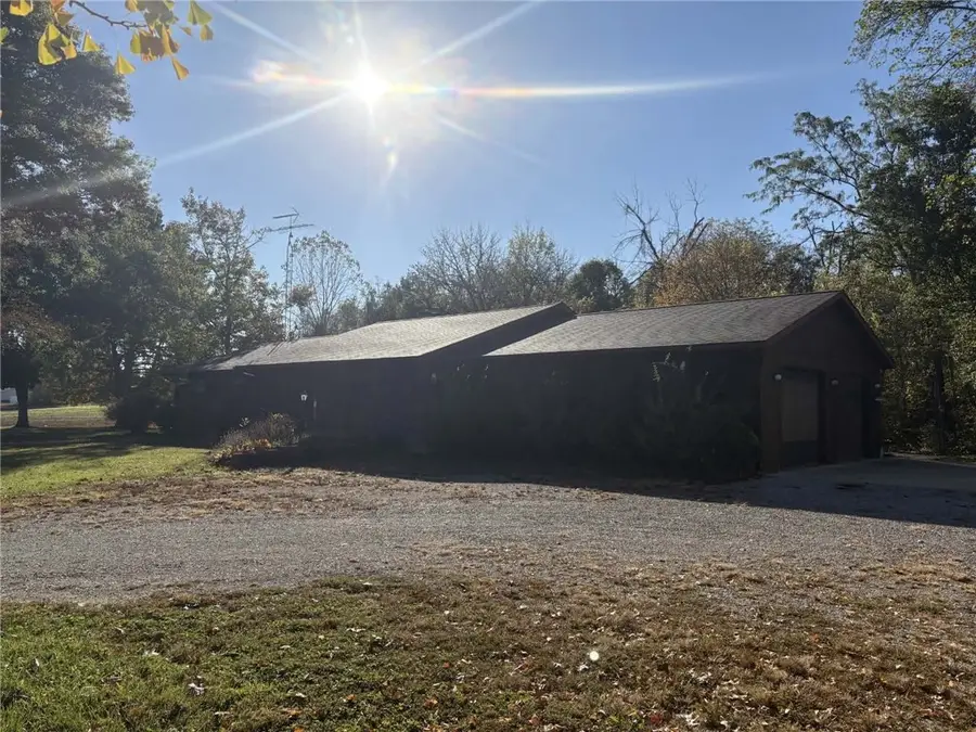 12740 E State Highway 33, Newton, IL 62448 - #3