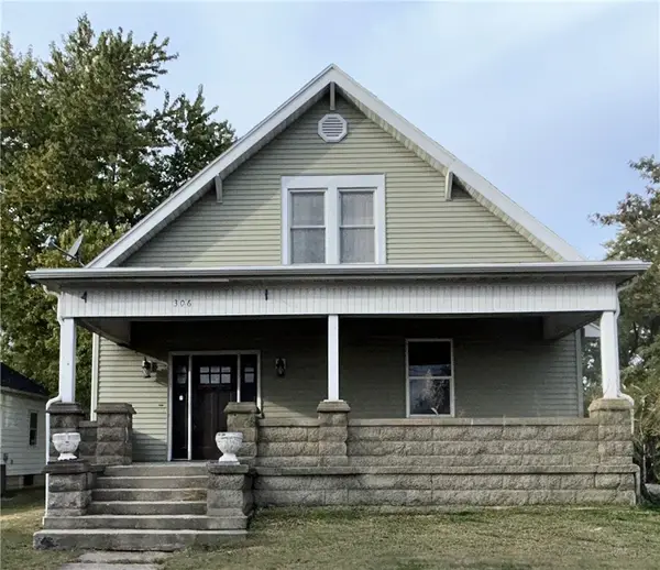 306 E Main Street, Teutopolis, IL 62467