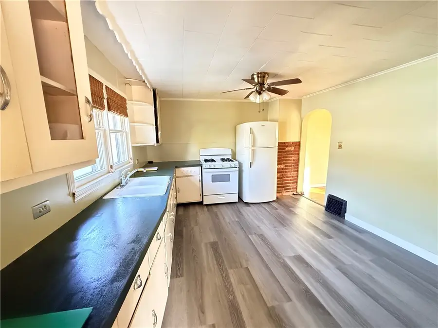 327 E 4th Avenue, Rankin, IL 60960 - #2