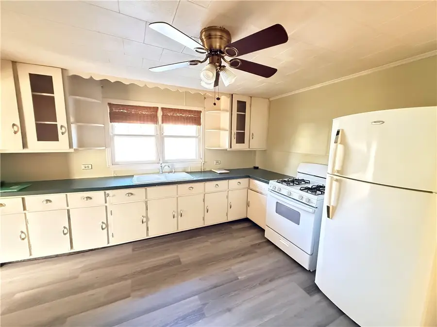 327 E 4th Avenue, Rankin, IL 60960 - #3