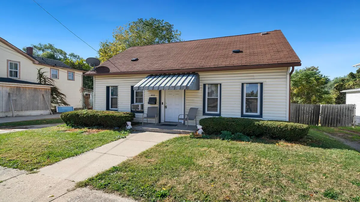 402 S Walnut Avenue, Freeport, IL 61032 - #1
