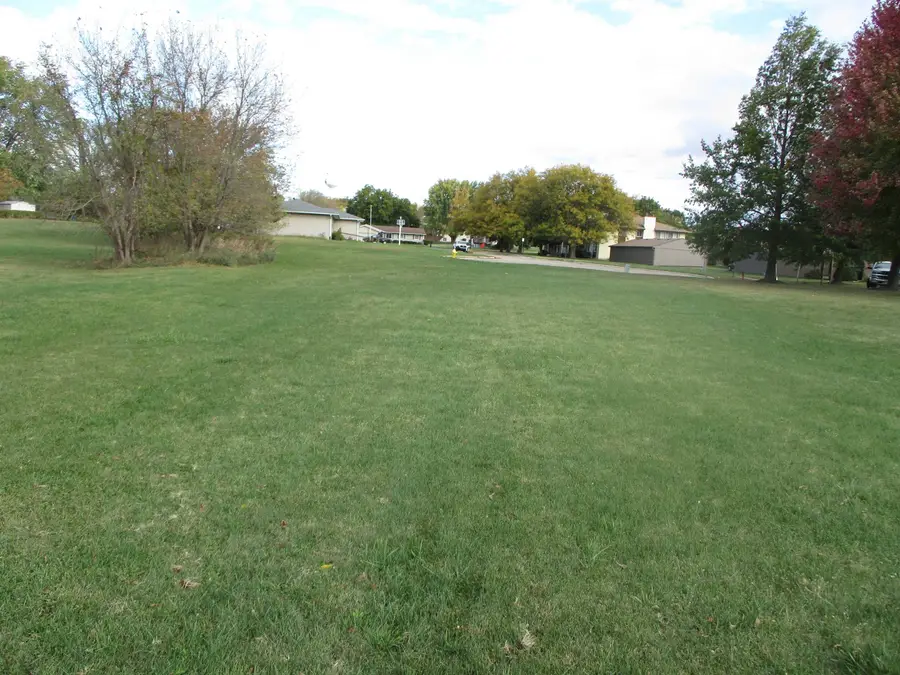 1820 S Yellow Creek Court, Freeport, IL 61032 - #2