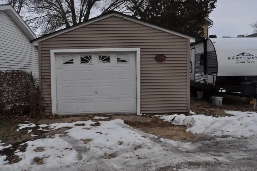 715 W Ringold Street, Freeport, IL 61032 - #2
