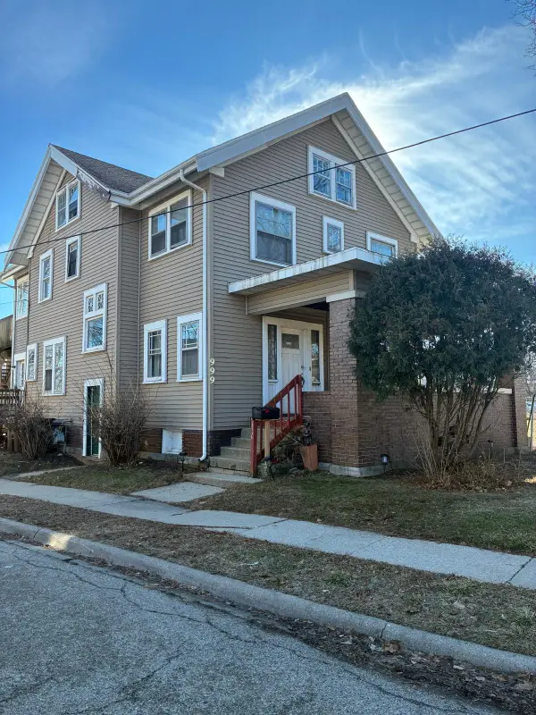 999 N Main Street, ROCKFORD, IL 61103