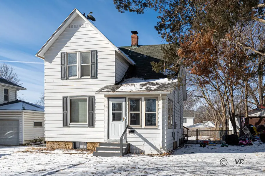 520 S Burchard Avenue, Freeport, IL 61032 - #2