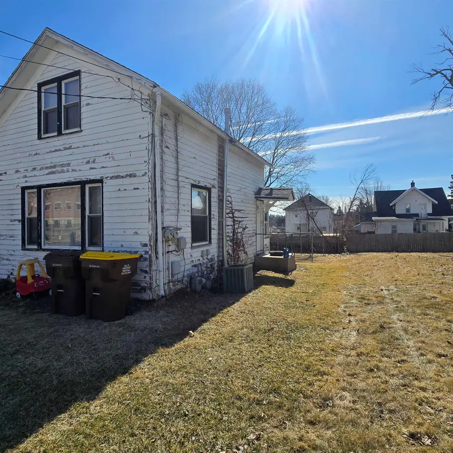 807-809 W Pleasant Street, Freeport, IL 61032 - #2