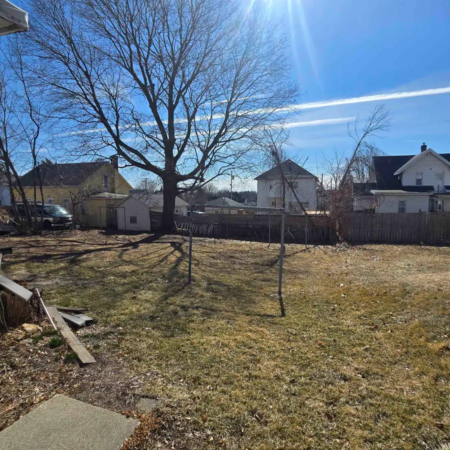 807-809 W Pleasant Street, Freeport, IL 61032 - #3