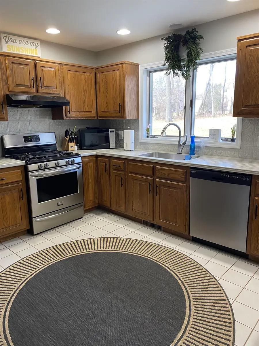 676 Sioux Drive, Freeport, IL 61032 - #2