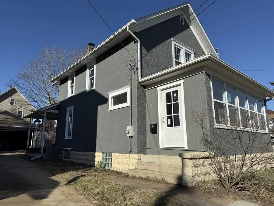 816 W Pleasant Street, Freeport, IL 61032 - #3