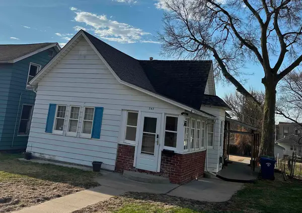747 1st Avenue, CLINTON, IA 52732