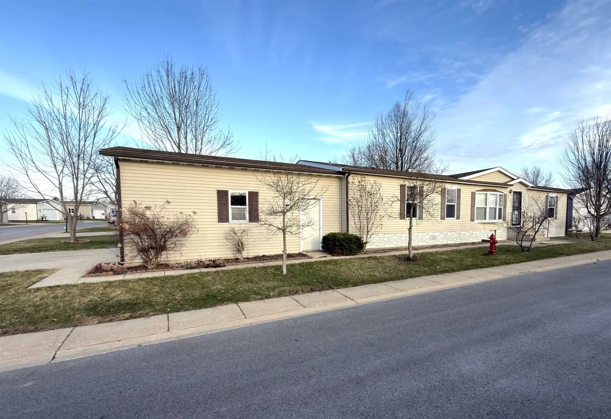 447 Seasons Parkway, Belvidere, IL 61008 - #1