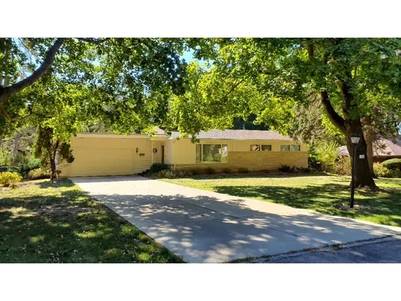 1541 LA CRESTA, Freeport, IL 61032 - #1