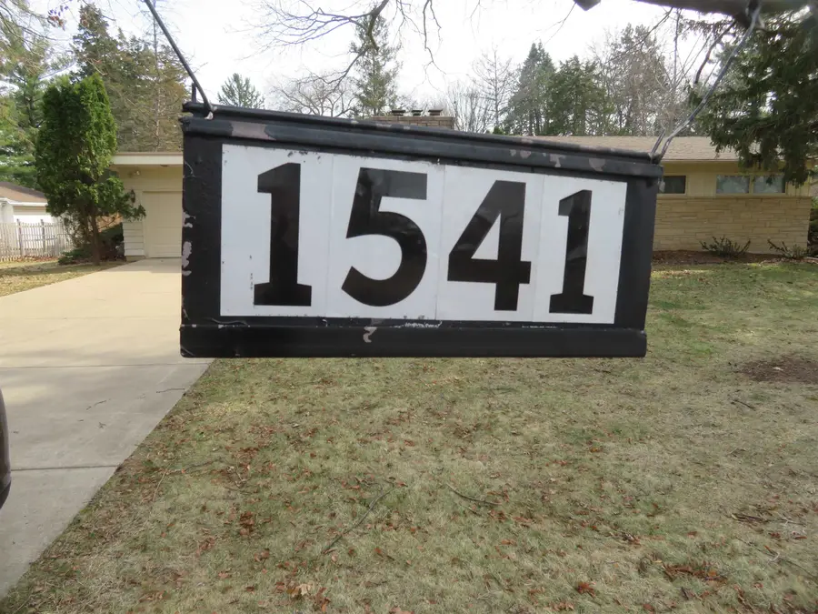 1541 LA CRESTA, Freeport, IL 61032 - #2