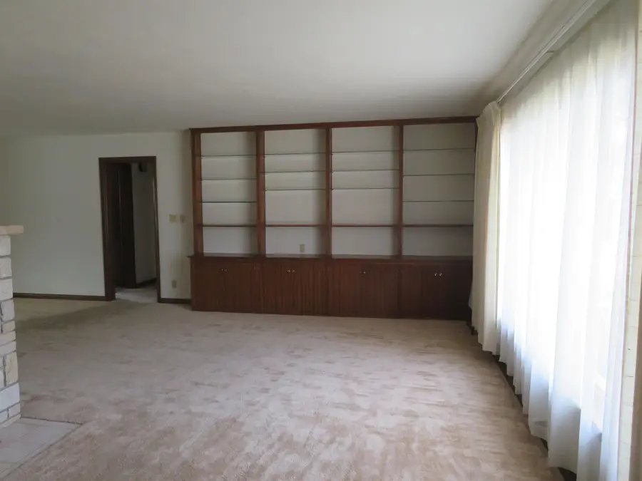 1541 LA CRESTA, Freeport, IL 61032 - #3