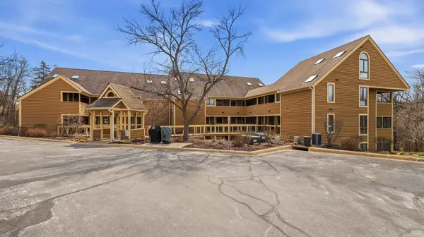 C11 Long Bay Point Drive, GALENA, IL 61036