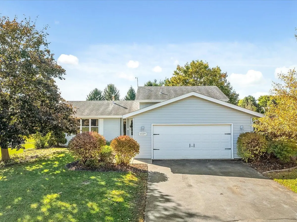 6609 Sawmill Drive, Roscoe, IL 61073 - #1