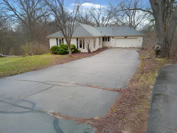 8046 Harvest Hill Drive, ROSCOE, IL 61073