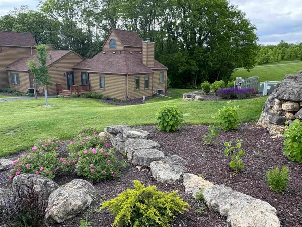 10 Farmstead Drive, GALENA, IL 61036