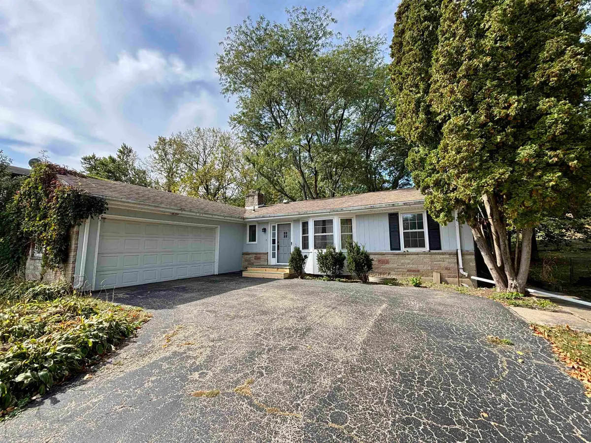 911 KENMORE Road, Rockford, IL 61108 - #1