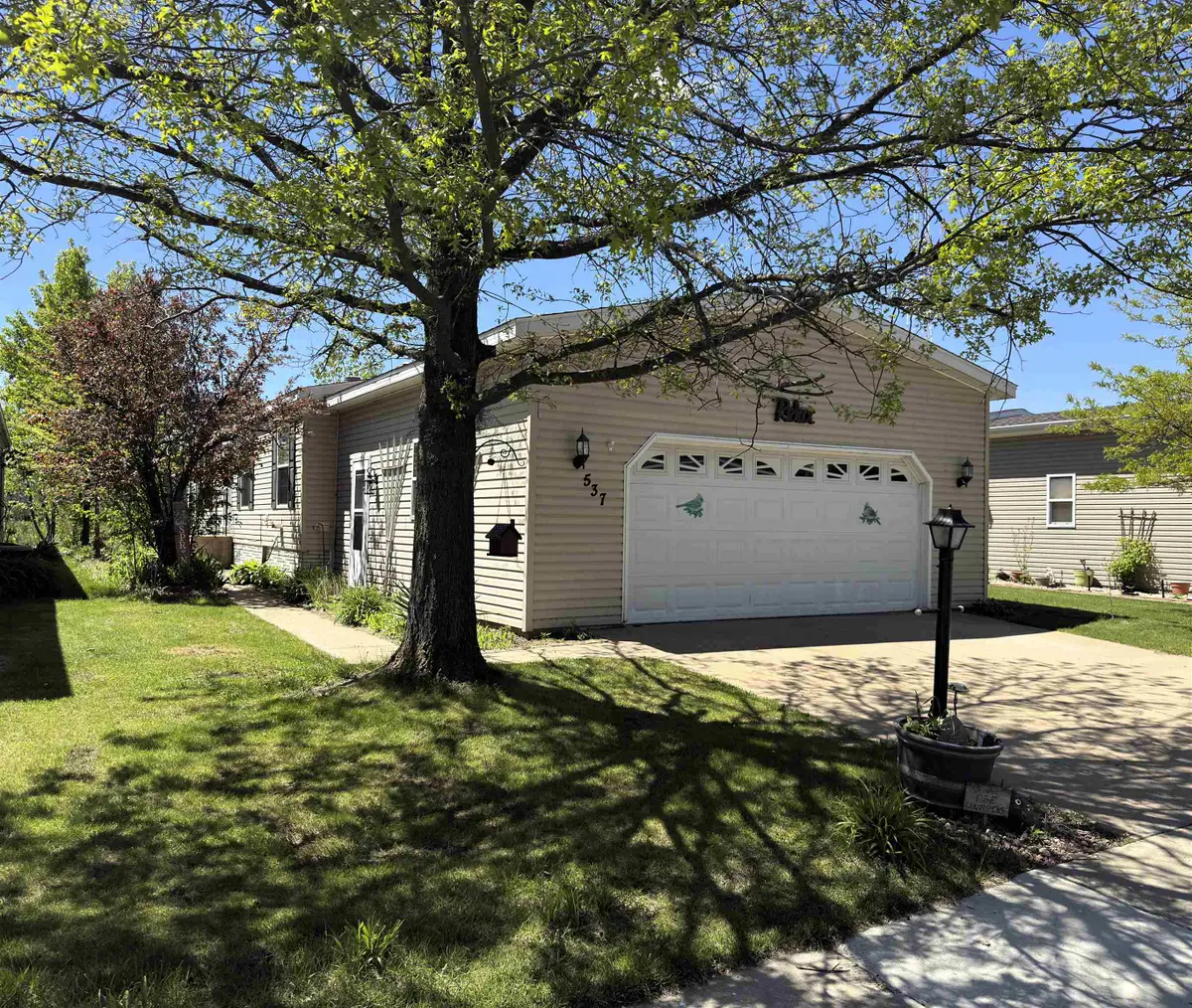 537 Park Avenue, Belvidere, IL 61008 - #1