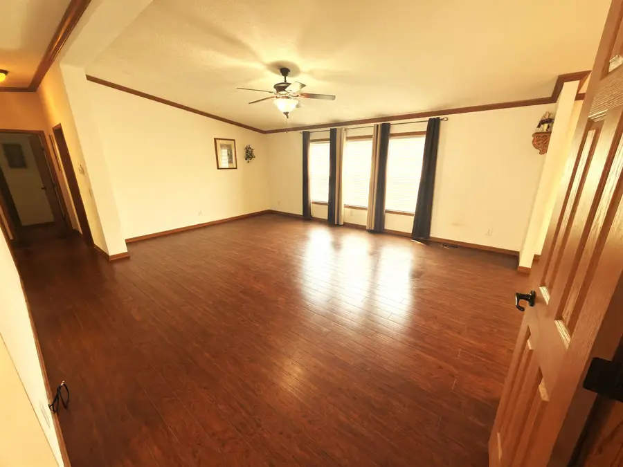537 Park Avenue, Belvidere, IL 61008 - #3