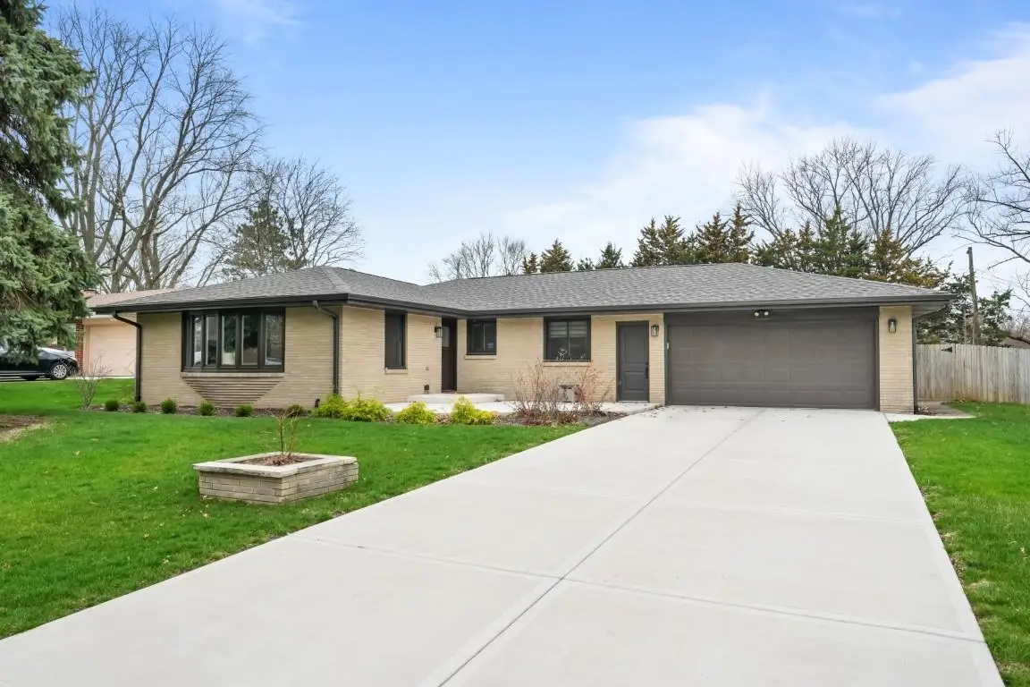 822 PRESTWICK Parkway, Rockford, IL 61107 - #1