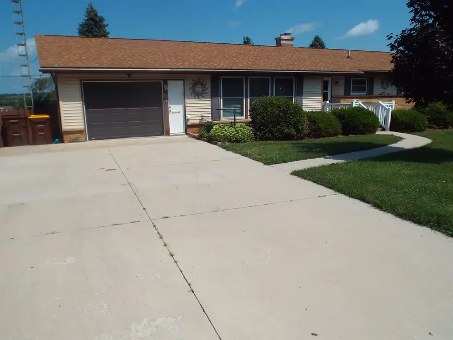 475 W Columbia Avenue, Stockton, IL 61085 - #2