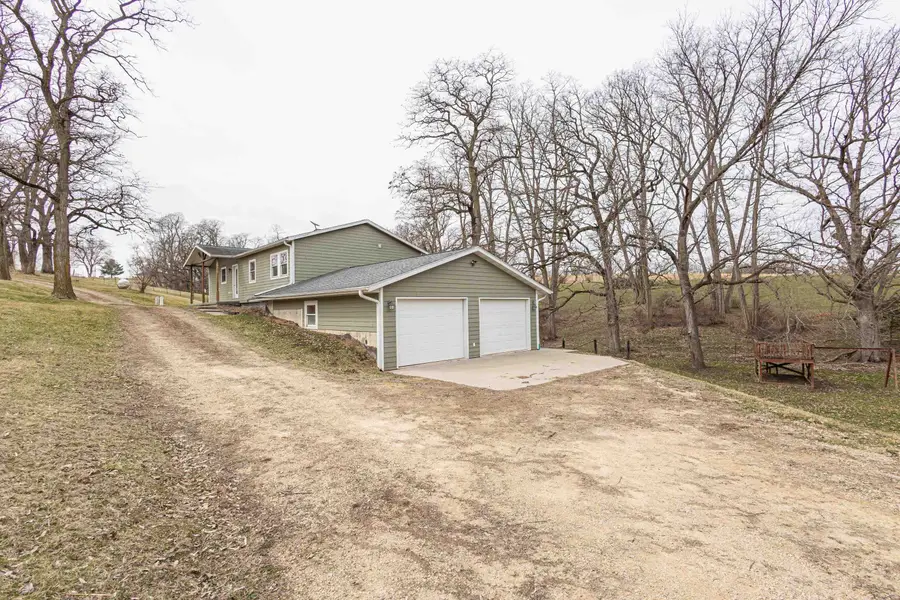 13800 W Valley Road, East Dubuque, IL 61025 - #2