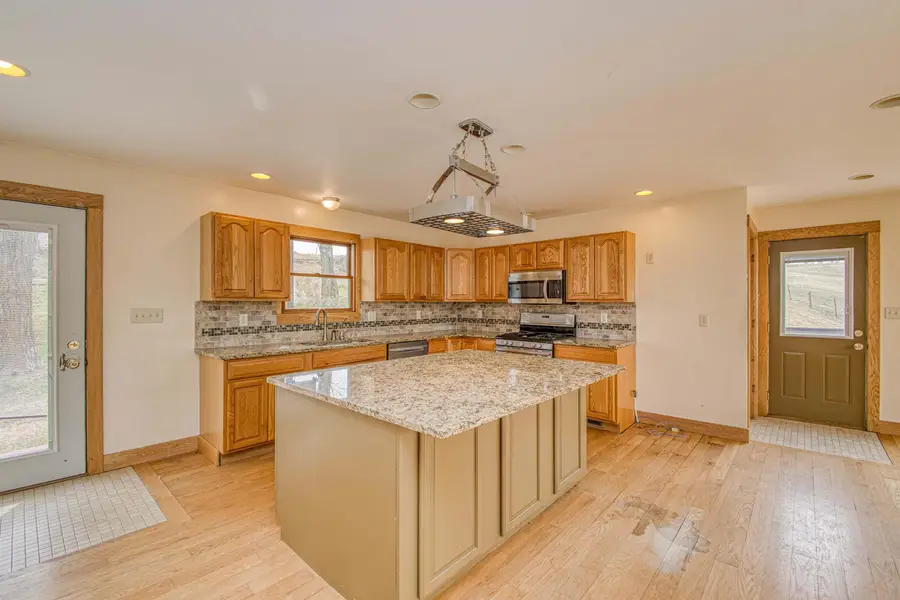 13800 W Valley Road, East Dubuque, IL 61025 - #3