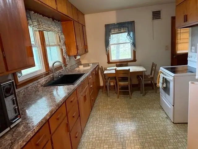 827 N 3450th Roads, Utica, IL 61373 - #2