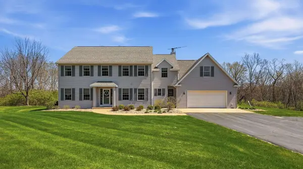 1967 E Cross Road, GALENA, IL 61036
