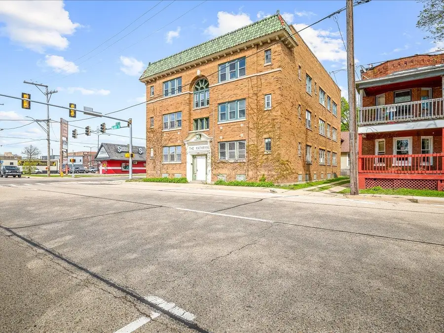 204 S Sixth Street, Rockford, IL 61104 - #3