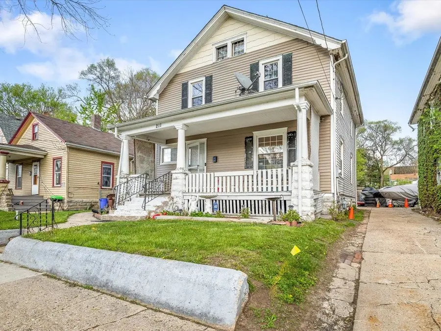 211 Adams Street, Rockford, IL 61107 - #3