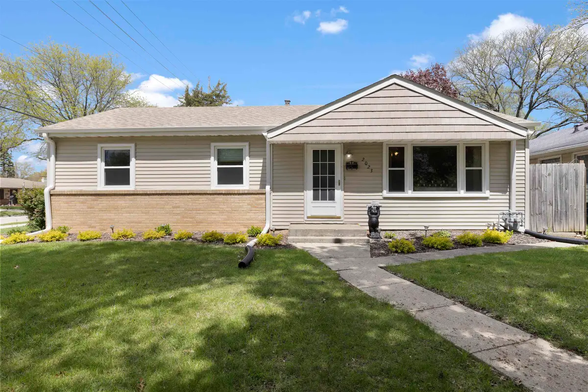 2023 Crestwood Avenue, Rockford, IL 61103 - #1