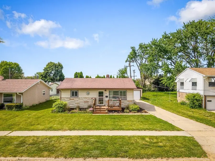 1270 W Staver Street, Freeport, IL 61032 - #3