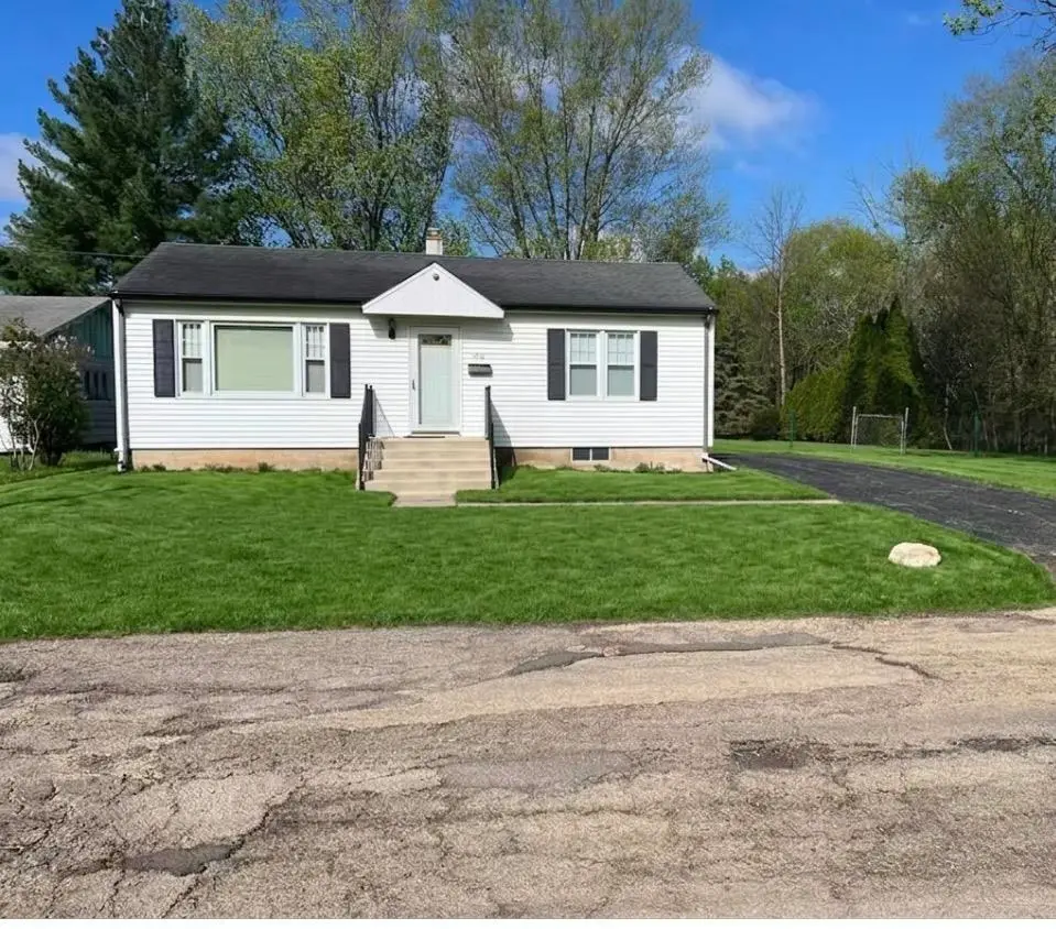 550 N Waddell Avenue, Freeport, IL 61032 - #1