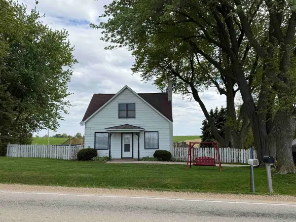 7370 N Menominee Road, EAST DUBUQUE, IL 61025
