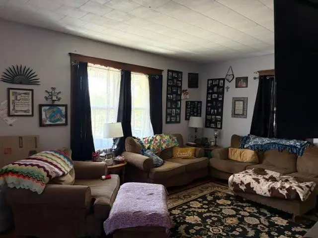 902 10th Avenue, Rockford, IL 61104 - #3