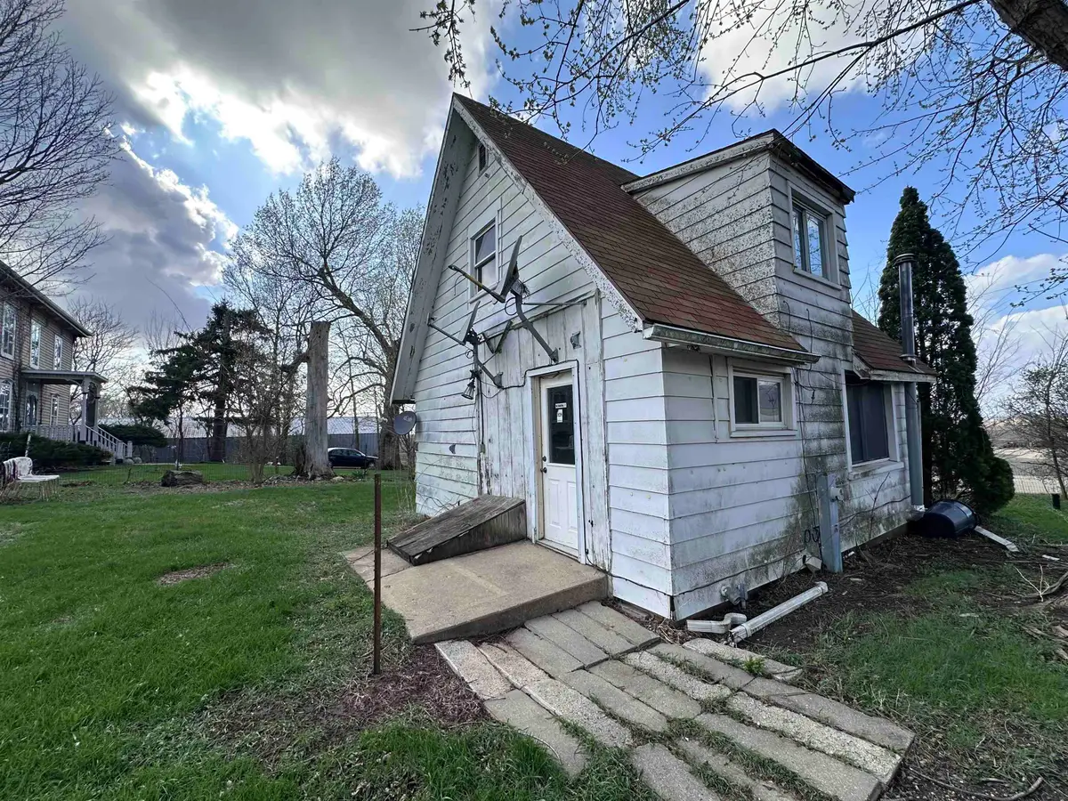2855 W Florence Rd, Freeport, IL 61032 - #1