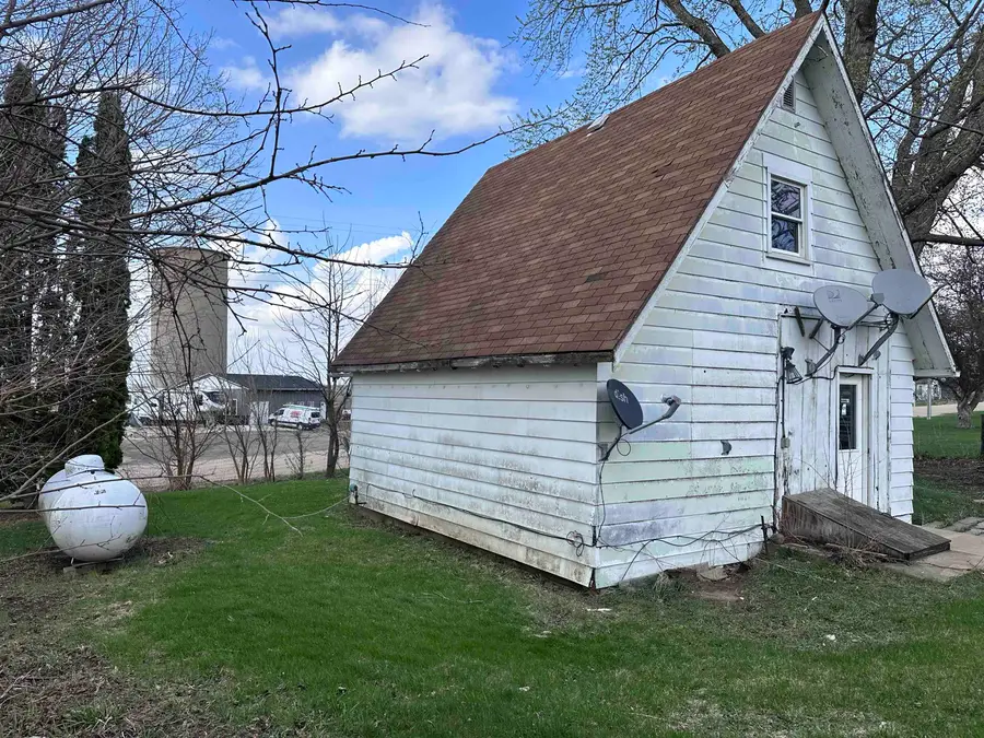 2855 W Florence Rd, Freeport, IL 61032 - #2