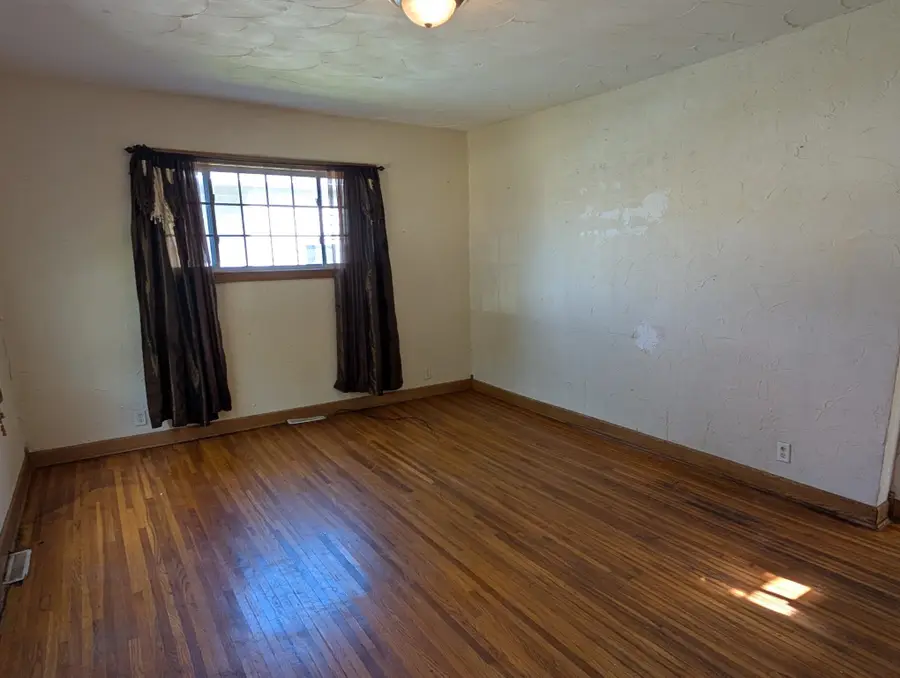1315 S Rotzler Avenue, Freeport, IL 61032 - #3