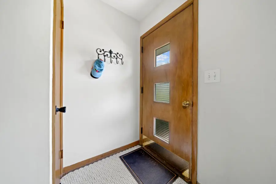 916 Hawthorne Avenue, Rockford, IL 61108 - #3
