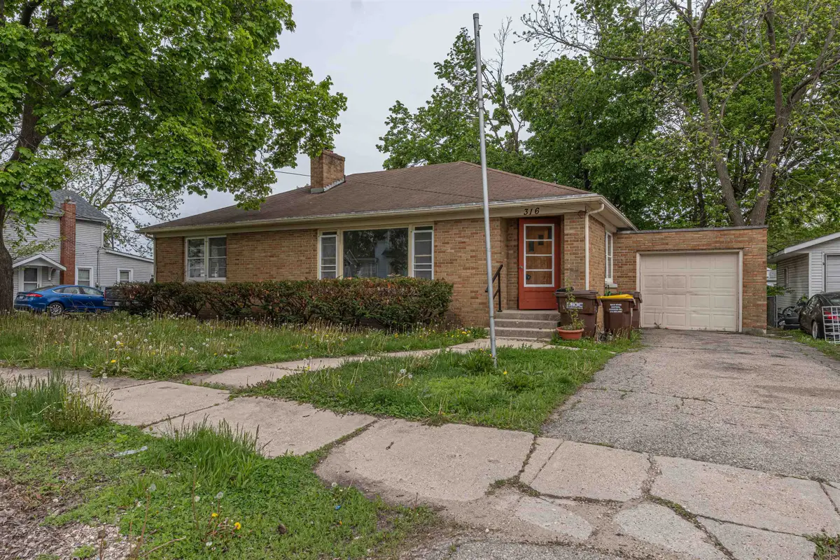 316 W Perry Street, Belvidere, IL 61008 - #1