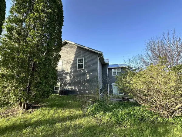 493 Jenny Lane, ELIZABETH, IL 61028